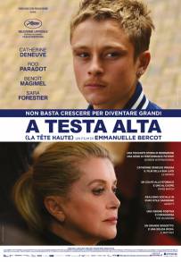 A testa alta (2015)